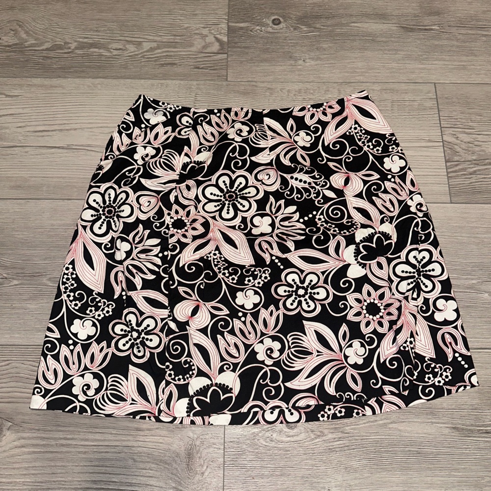 Vintage XOXO Y2K Black White Pink Floral Patterned Mini Skirt, Size 3 or S